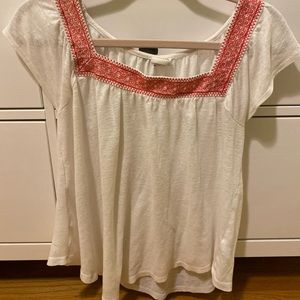 Straight neckline embroidered shirt